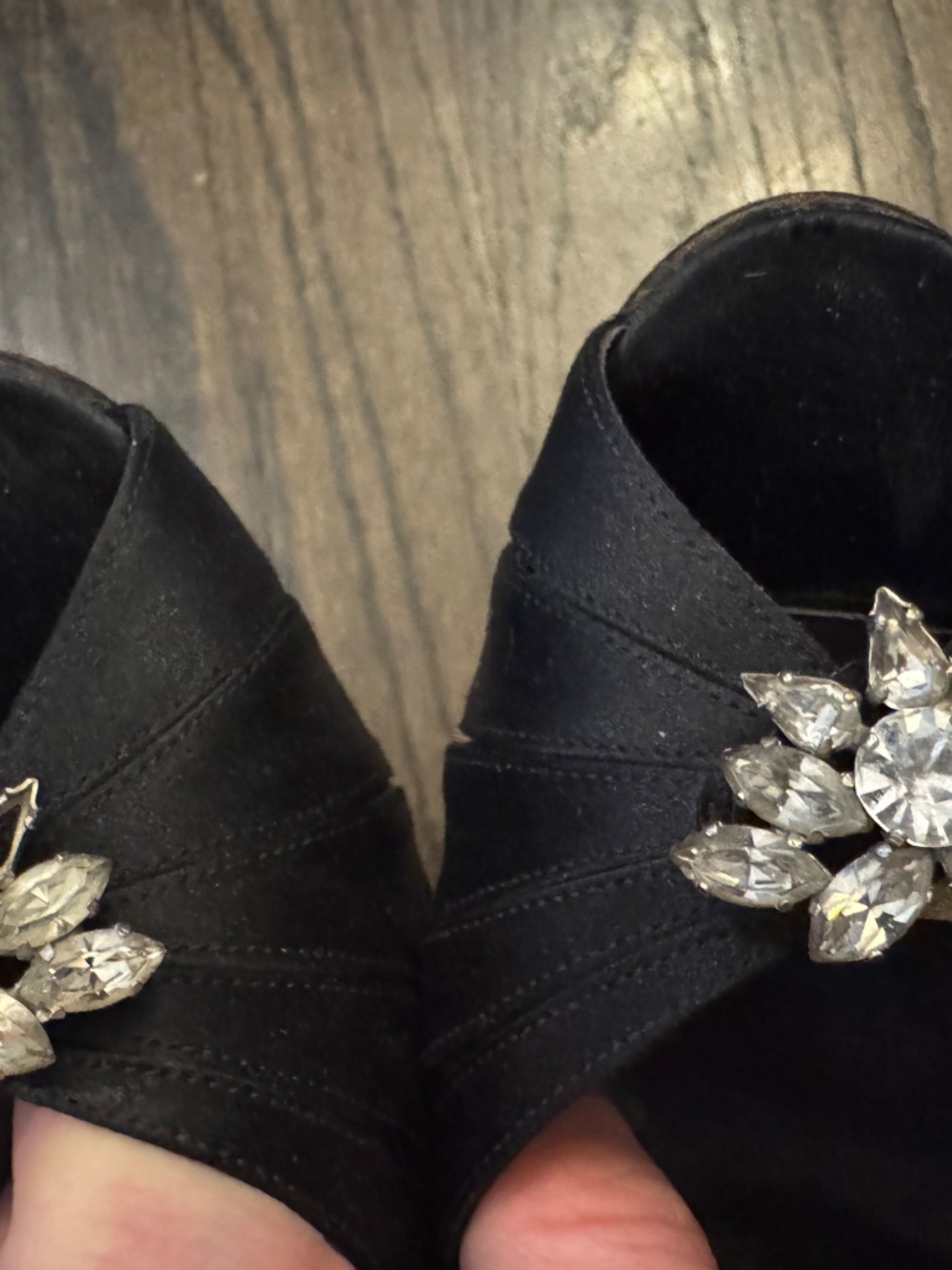 Vintage Halston pump with rhinestone embellishment size 7 - Picture 4 of 6